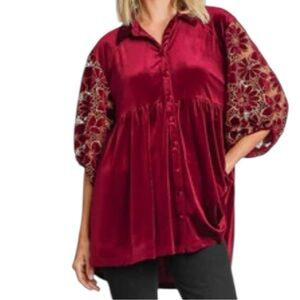 NWT Umgee Burgundy Velvet Blouse with Floral Lace Sleeves Size Medium